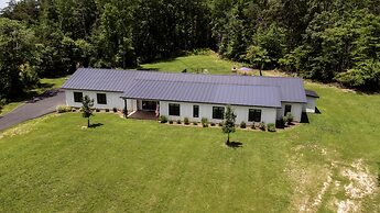 Oasis Near Charlottesville With Pool Grill