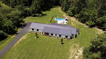 Oasis Near Charlottesville With Pool Grill