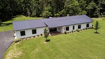 Oasis Near Charlottesville With Pool Grill