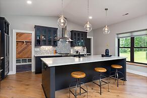 Oasis Near Charlottesville With Pool Grill