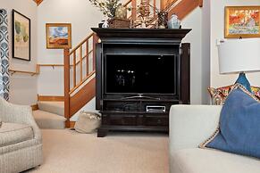 111 Hickory Springs in Wintergreen Resort