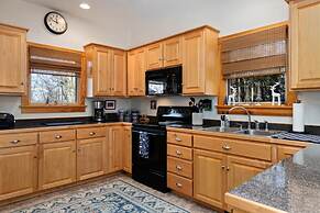 111 Hickory Springs in Wintergreen Resort