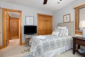 111 Hickory Springs in Wintergreen Resort