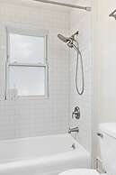 Cheerful 3 Bedroom Home Walk to UVA Stadium