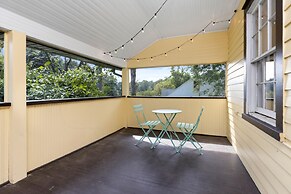 Cheerful 3 Bedroom Home Walk to UVA Stadium