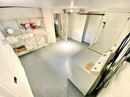 Cheerful 3 Bedroom Home Walk to UVA Stadium