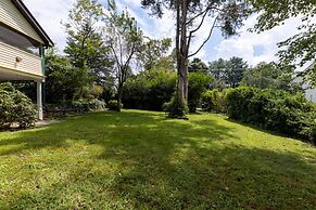 Cheerful 3 Bedroom Home Walk to UVA Stadium