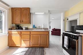 Cheerful 3 Bedroom Home Walk to UVA Stadium