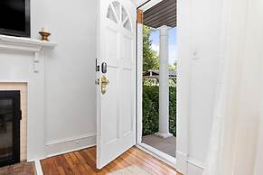 Cheerful 3 Bedroom Home Walk to UVA Stadium