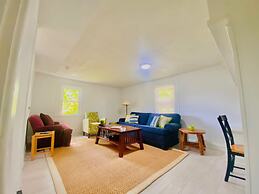 Cheerful 3 Bedroom Home Walk to UVA Stadium