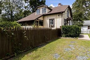 Cheerful 3 Bedroom Home Walk to UVA Stadium