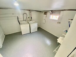 Cheerful 3 Bedroom Home Walk to UVA Stadium