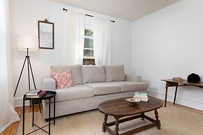 Cheerful 3 Bedroom Home Walk to UVA Stadium