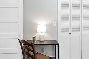 Cheerful 3 Bedroom Home Walk to UVA Stadium