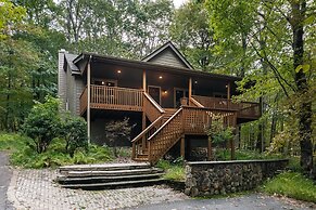 Retreat at Wintergreen Pool Access Grill