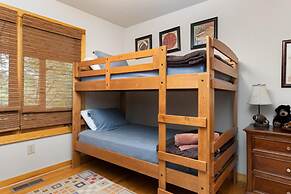 Retreat at Wintergreen Pool Access Grill