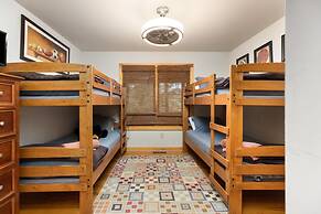 Retreat at Wintergreen Pool Access Grill