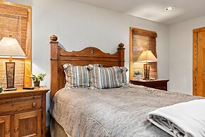 Retreat at Wintergreen Pool Access Grill