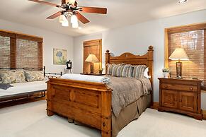 Retreat at Wintergreen Pool Access Grill