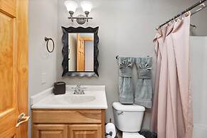 Retreat at Wintergreen Pool Access Grill