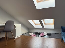 Corner House Residence