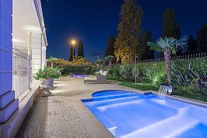 Luxury Lakefront Catullo with pool