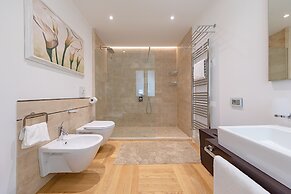 Luxury Lakefront Catullo with pool