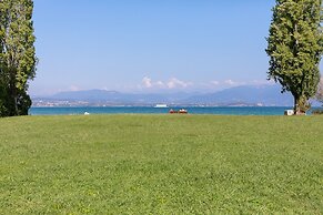 Luxury Lakefront Catullo with pool