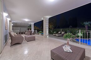 Luxury Lakefront Catullo with pool