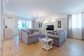 Luxury Lakefront Catullo with pool