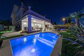 Luxury Lakefront Catullo with pool