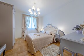 Luxury Lakefront Catullo with pool