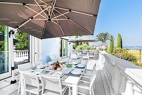 Luxury Lakefront Catullo with pool