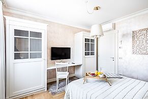 Luxury Lakefront Catullo with pool