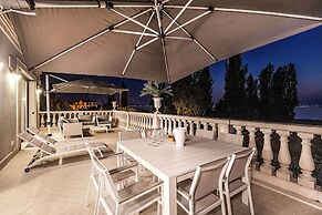 Luxury Lakefront Catullo with pool