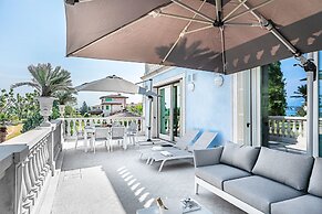 Luxury Lakefront Catullo with pool