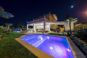 Luxury Lakefront Catullo with pool