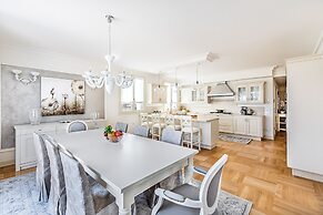 Luxury Lakefront Catullo with pool