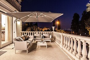 Luxury Lakefront Catullo with pool