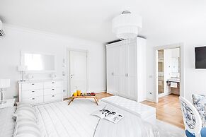 Luxury Lakefront Catullo with pool