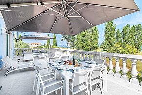 Luxury Lakefront Catullo with pool