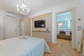 Luxury Lakefront Catullo with pool