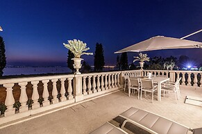 Luxury Lakefront Catullo with pool