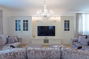 Luxury Lakefront Catullo with pool