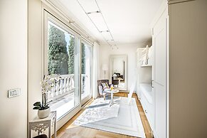 Luxury Lakefront Catullo with pool