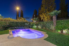 Luxury Lakefront Catullo with pool