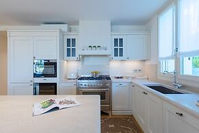 Luxury Lakefront Catullo with pool