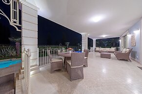 Luxury Lakefront Catullo with pool