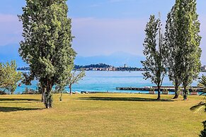 Luxury Lakefront Catullo with pool