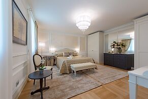 Luxury Lakefront Catullo with pool